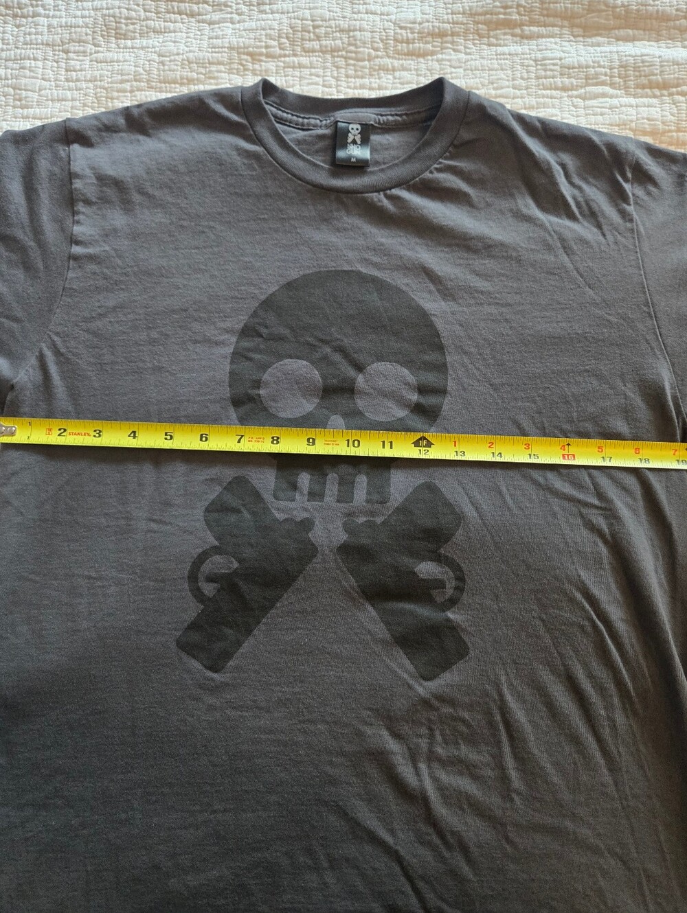 Sho Gun Dark Gray Skull & Crossed Pistols Graphic Tee, Size Medium - Picture 5 of 7